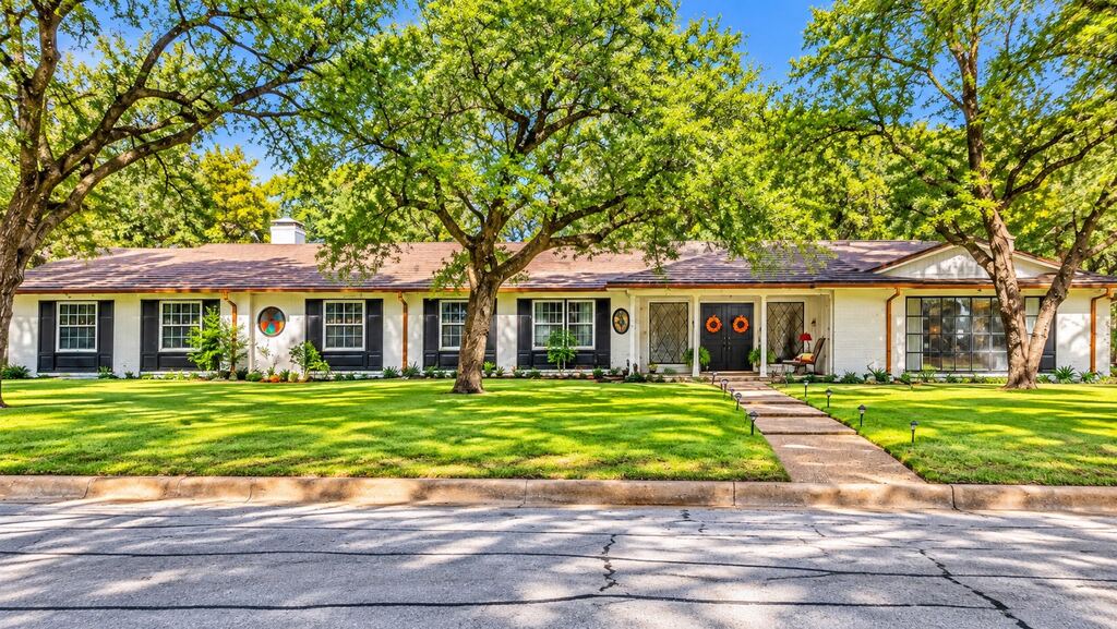 1650 Azteca Drive, Fort Worth, TX 76112 — photo 1