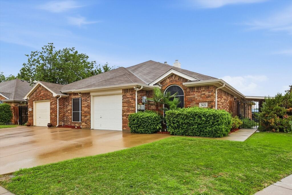 5621 Swords Drive, Fort Worth, TX 76137 — photo 1