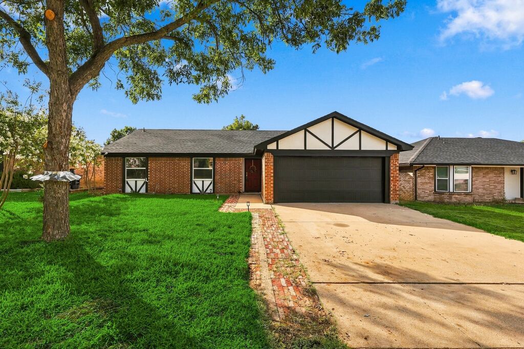 3113 Meadowmoor Street, Fort Worth, TX 76133 — photo 1