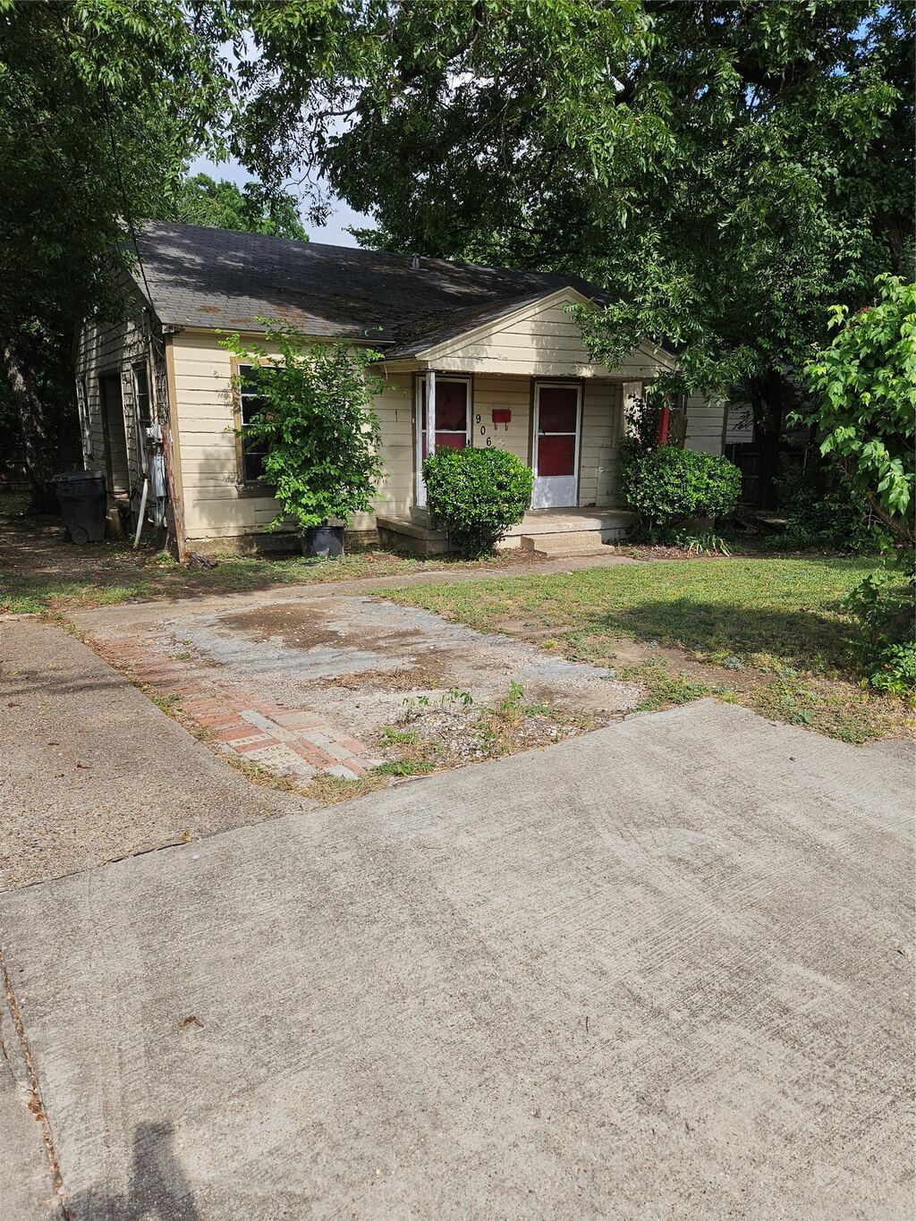 906 Signet Street, Dallas, TX 75203 — photo 1