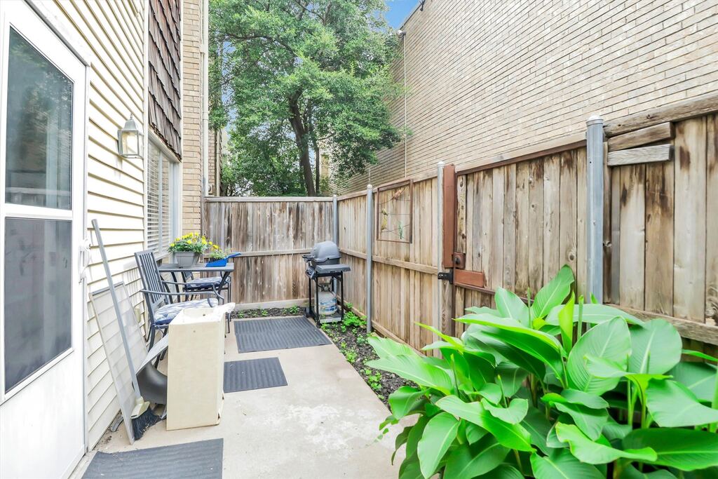 2702 Douglas Avenue 125, Dallas, TX 75219 — photo 1