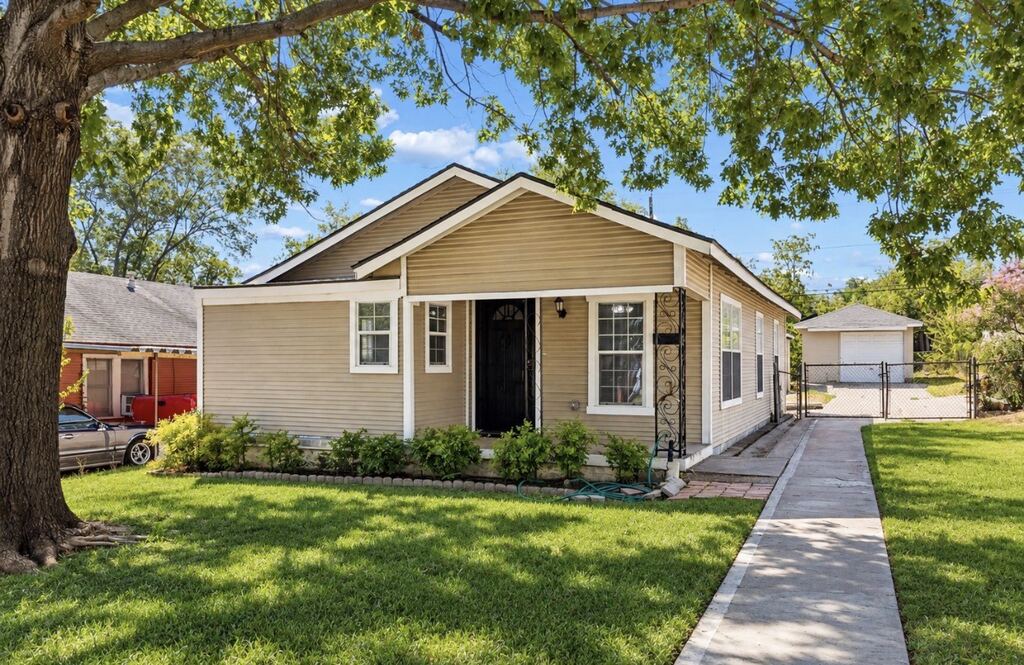 627 Hartsdale Drive, Dallas, TX 75211 — photo 1