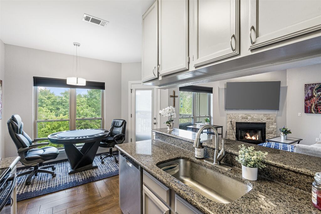 7340 Skillman Street 1113, Dallas, TX 75231 — photo 1