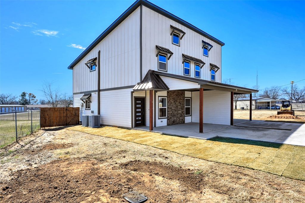 1304 Country Road A, Whitesboro, TX 76273 — photo 1