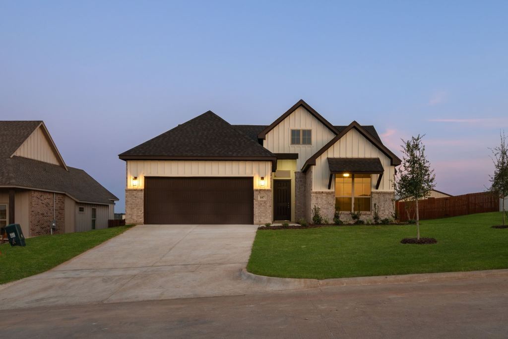 107 Hall Street, Glen Rose, TX 76043 — photo 1