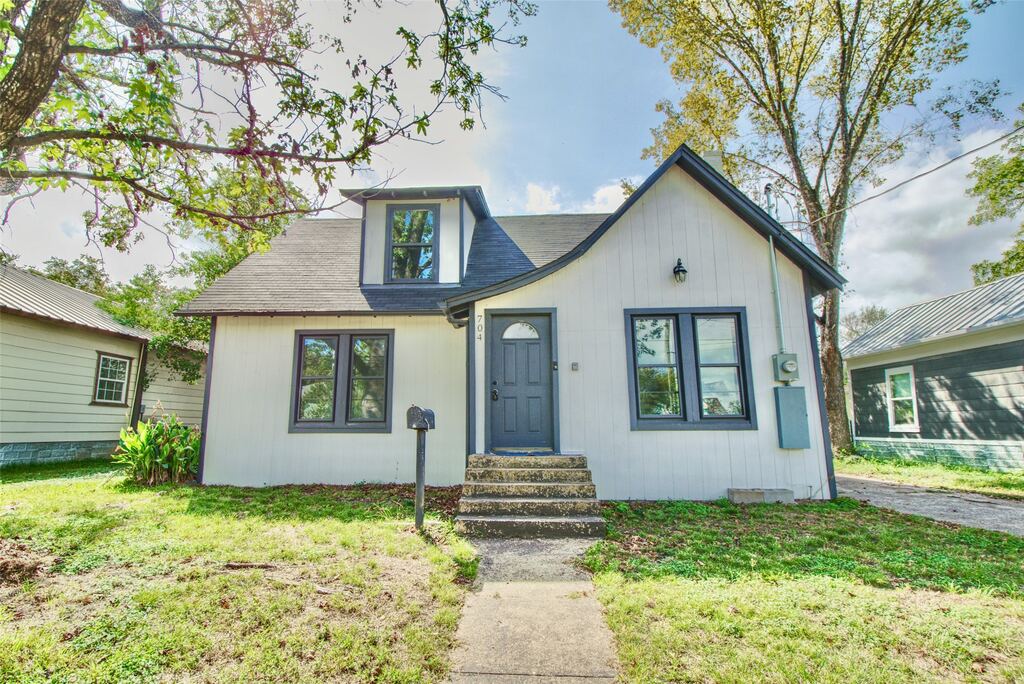 704 Pine Street, Teague, TX 75860 — photo 1