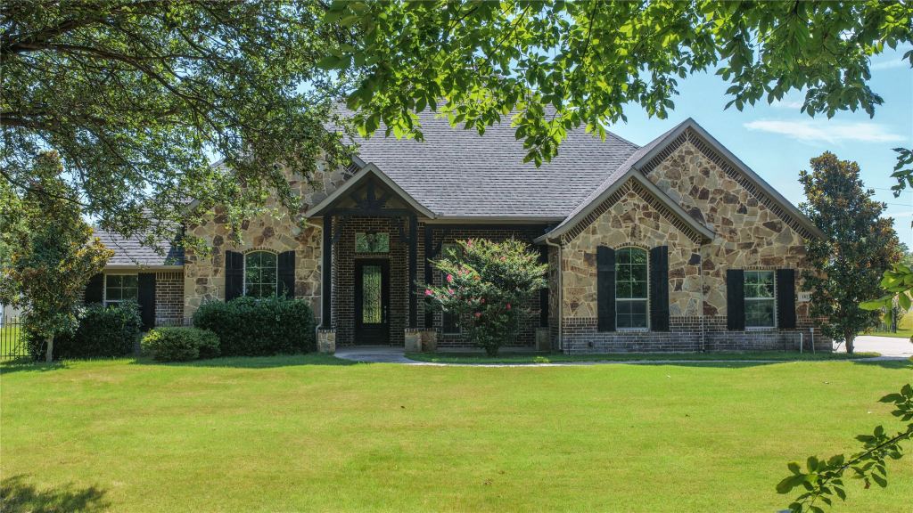 181 Fairview Court, Decatur, TX 76234 — photo 1