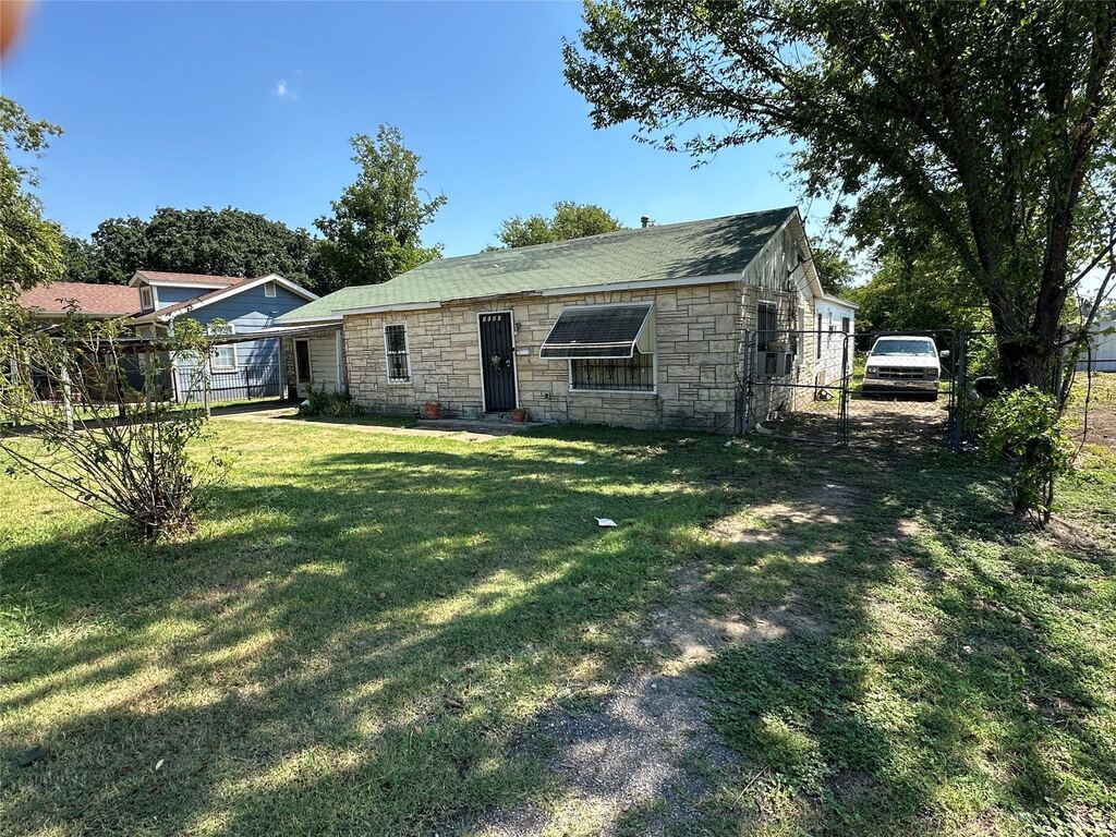 1121 Griggs Avenue, Fort Worth, TX 76105 — photo 1