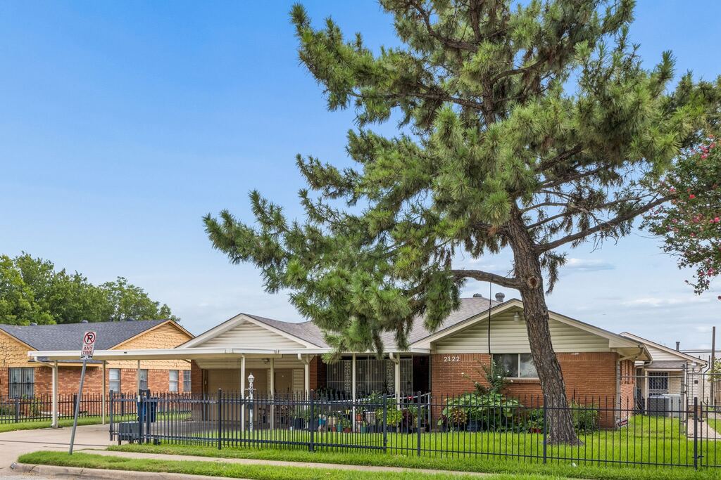 2122 S Vernon Avenue, Dallas, TX 75224 — photo 1
