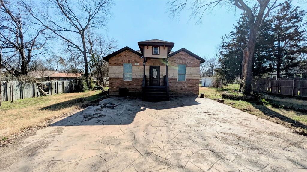 409 Giles Street, Mineola, TX 75773 — photo 1