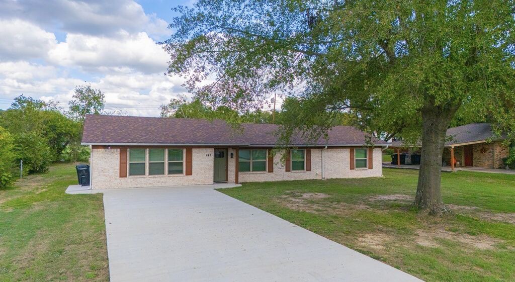 742 Henderson Street, Wills Point, TX 75169 — photo 1