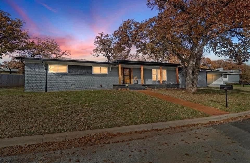 1201 NW 6th Avenue, Mineral Wells, TX 76067 — photo 1