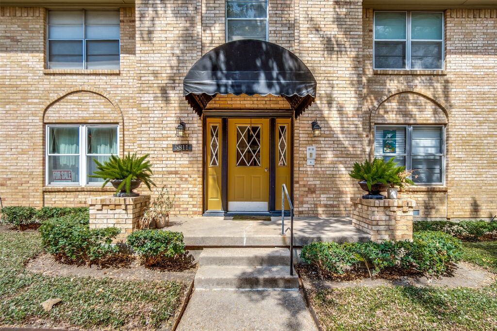 5811 Sandhurst Lane A, Dallas, TX 75206 — photo 1