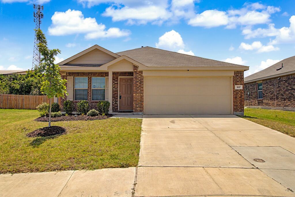 1517 Oak Creek Drive, Hutchins, TX 75141 — photo 1