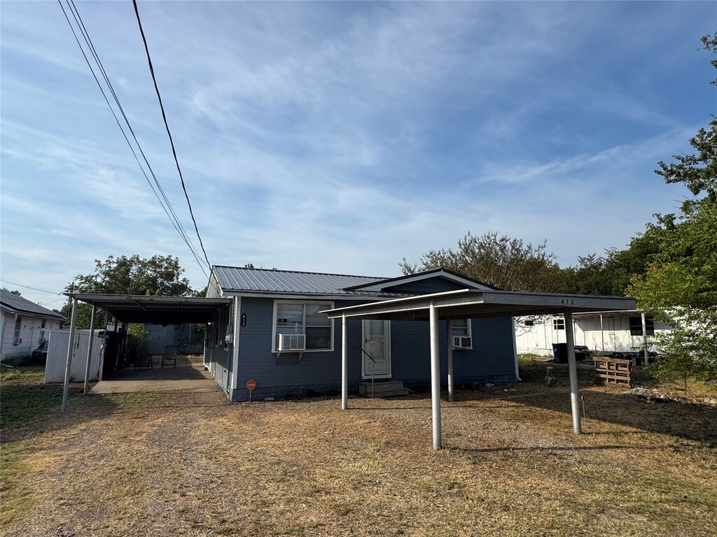 413 E Locust Street, Whitewright, TX 75491 — photo 1