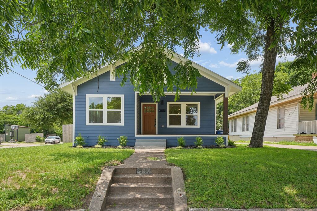 627 S Willomet Avenue, Dallas, TX 75208 — photo 1
