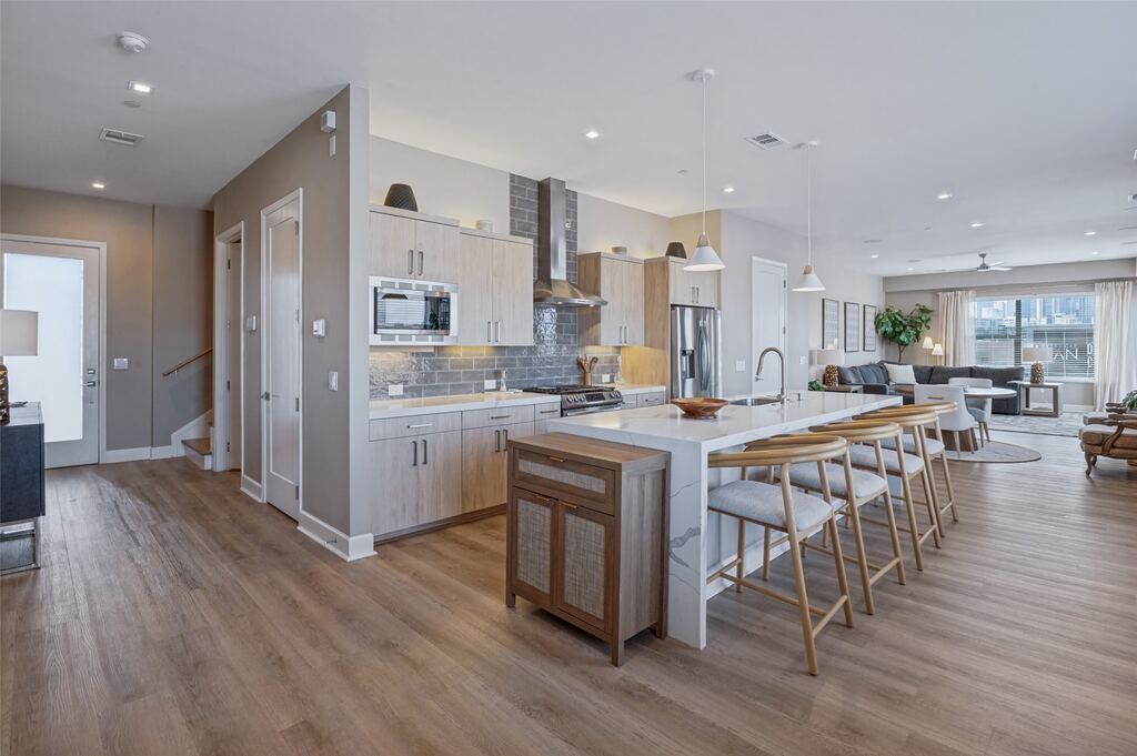 1901 S Harwood Street 305, Dallas, TX 75215 — photo 1