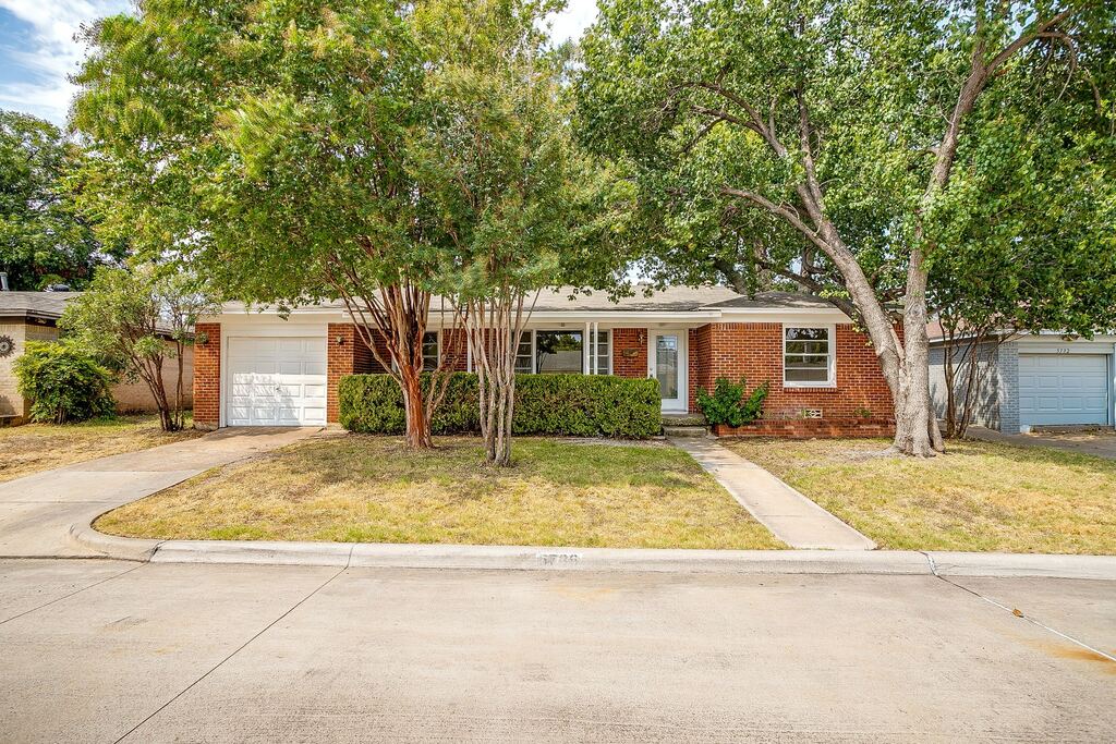 5736 Tracyne Drive, Westworth Village, TX 76114 — photo 1