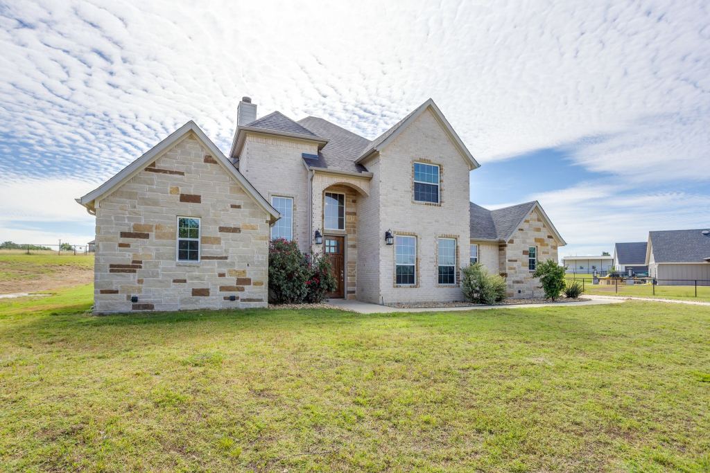 120 War Wagon Circle, Millsap, TX 76066 — photo 1