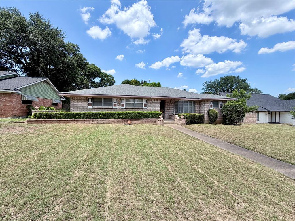 3811 Laurel Canyon Drive, Dallas, TX 75233 — photo 1