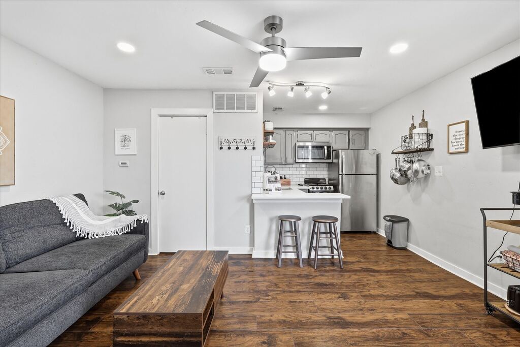 3121 Sondra Drive 304, Fort Worth, TX 76107 — photo 1