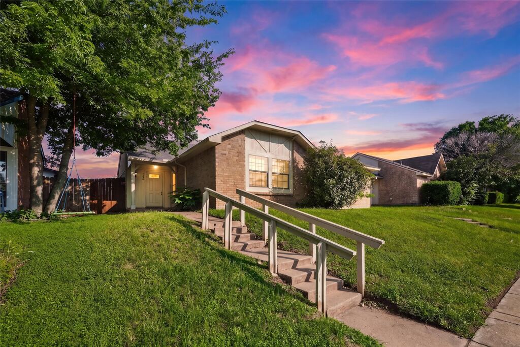 7254 Pineberry Road, Dallas, TX 75249 — photo 1