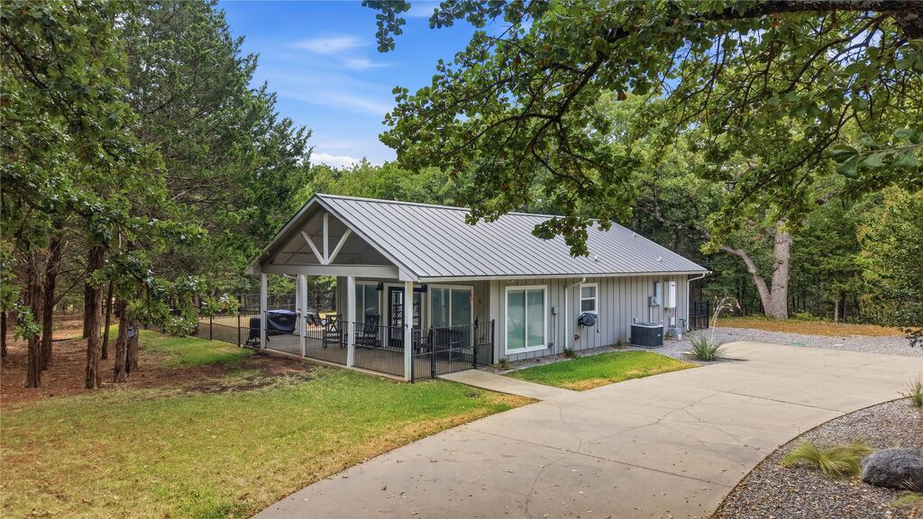 10 Holland, Pottsboro, TX 75076 — photo 1
