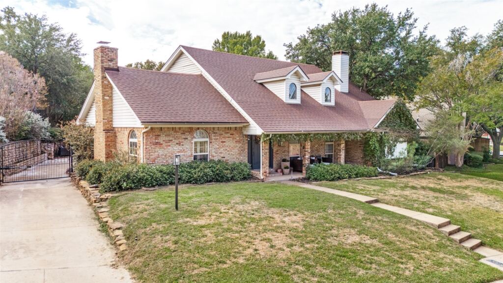 1814 Foxwood Court, Arlington, TX 76012 — photo 1