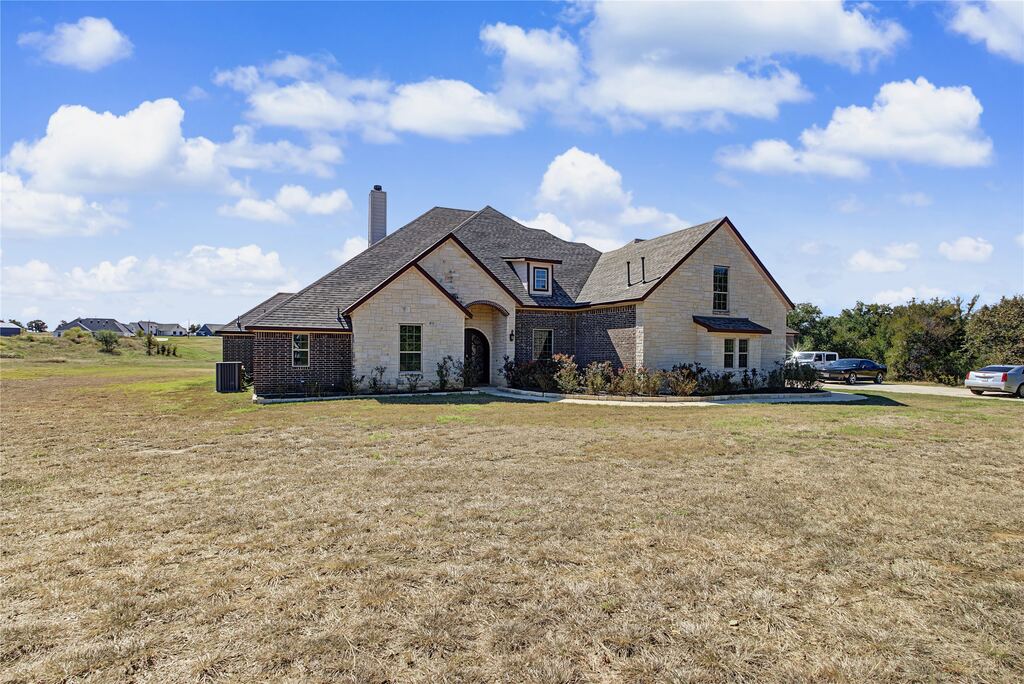 115 Chisum Drive, Millsap, TX 76066 — photo 1
