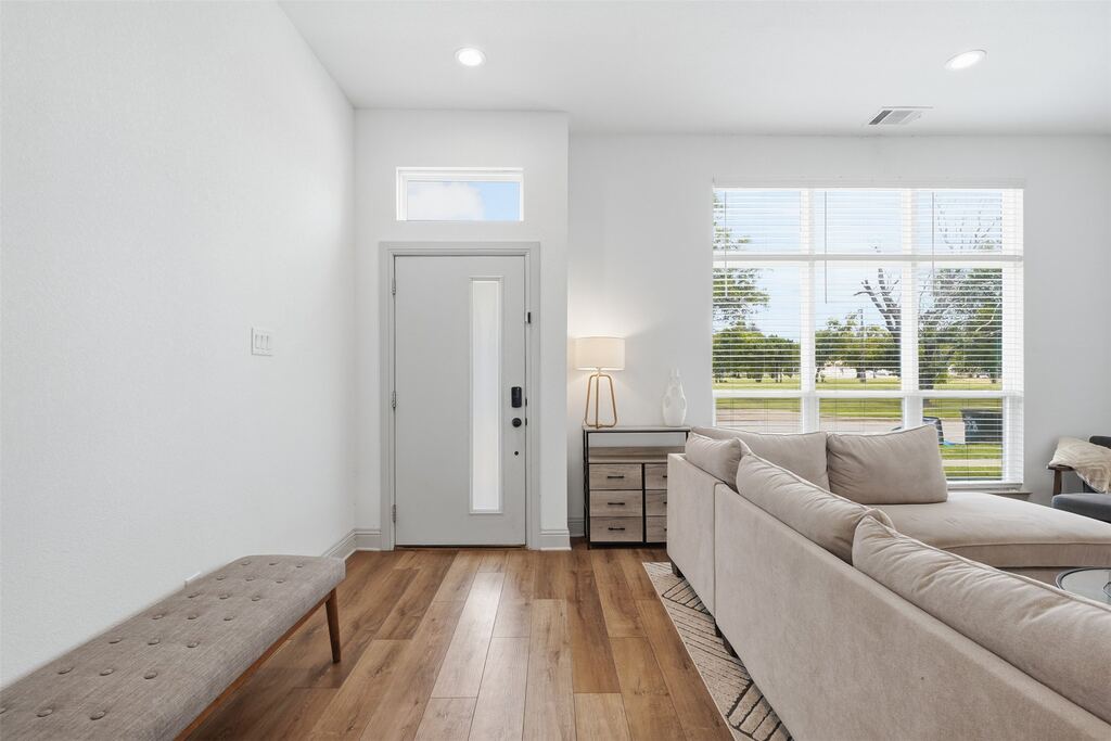 3128 Wayside Avenue, Fort Worth, TX 76110 — photo 1