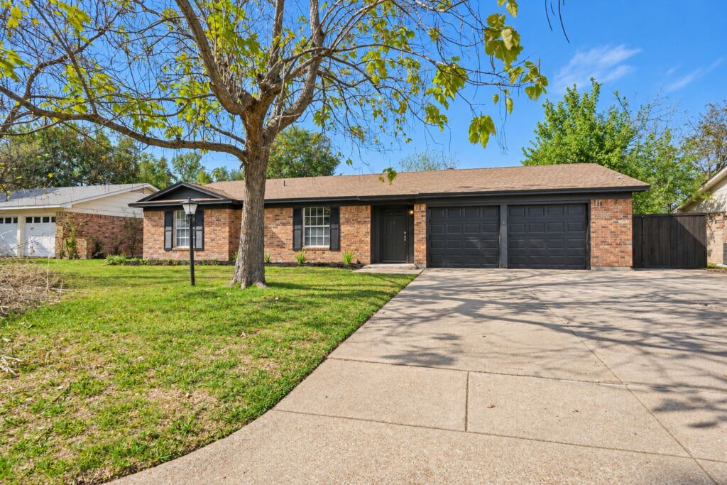 1110 Johnson Street, Benbrook, TX 76126 — photo 1
