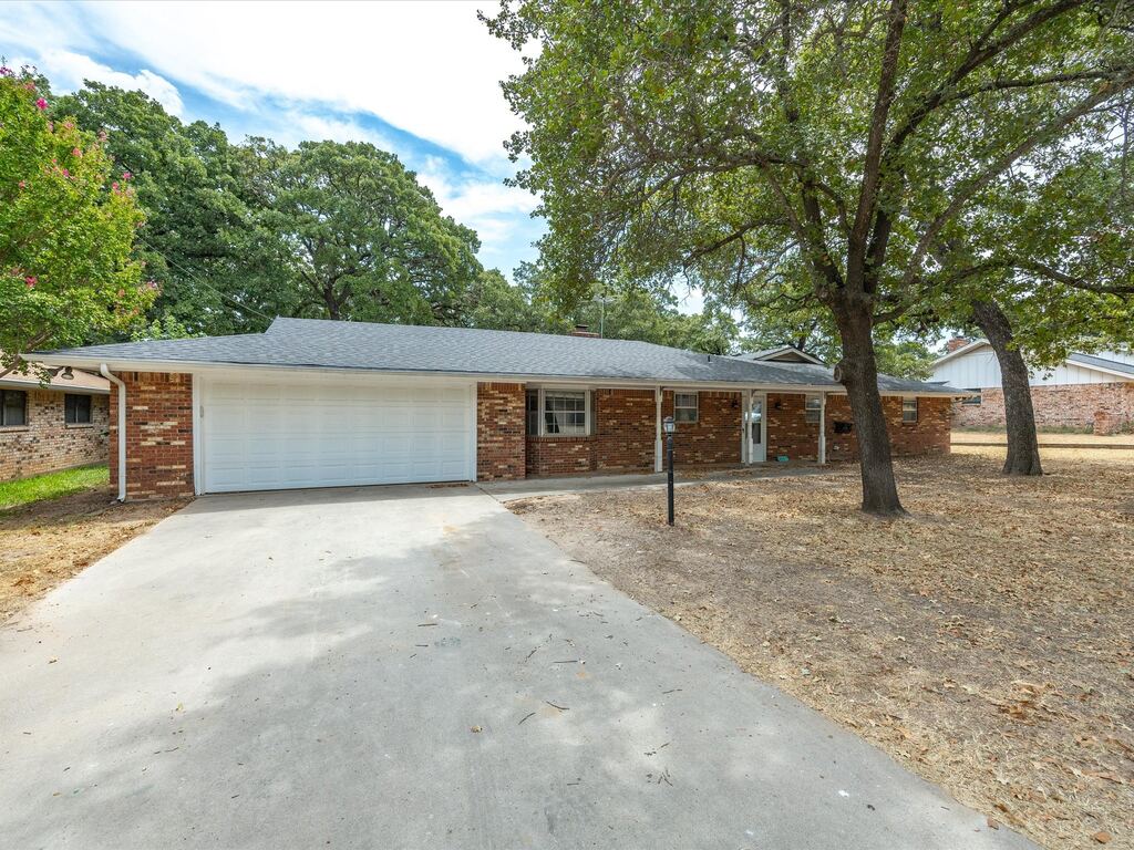 3107 S Lipsey Street, Decatur, TX 76234 — photo 1