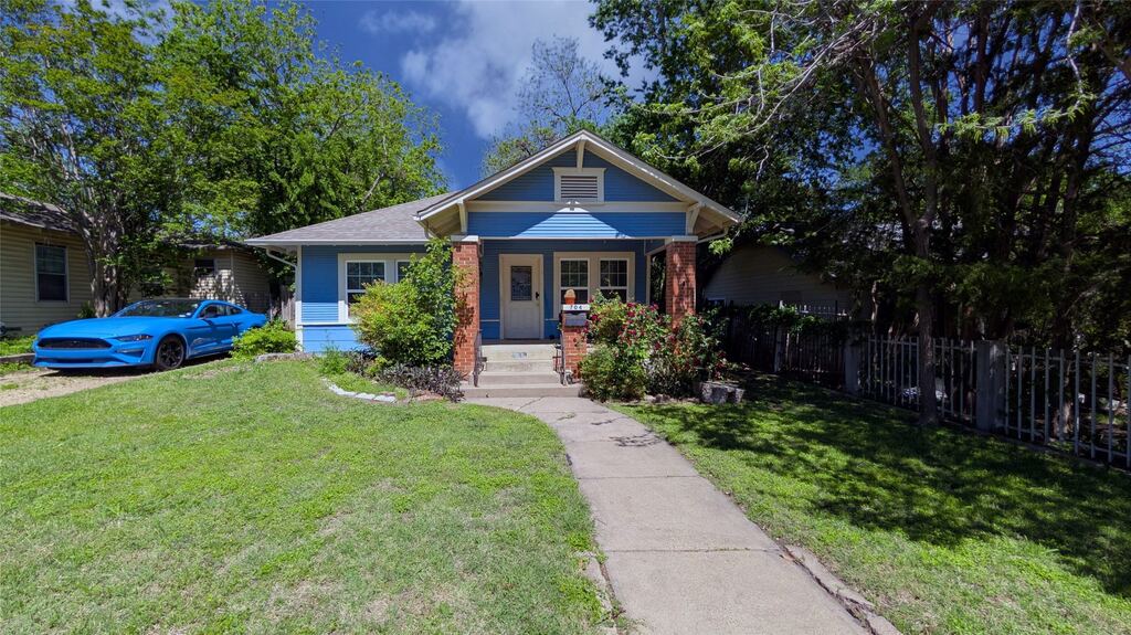 704 Cameron Avenue, Dallas, TX 75223 — photo 1