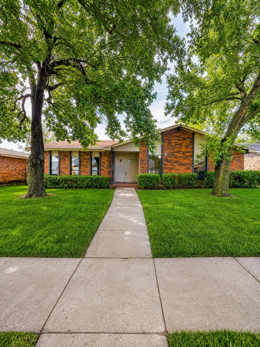 7334 Oakmore Drive, Dallas, TX 75249 — photo 1