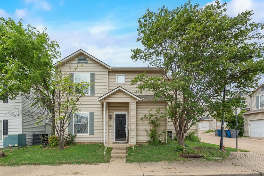 301 Ensenada Plaza, Dallas, TX 75211 — photo 1