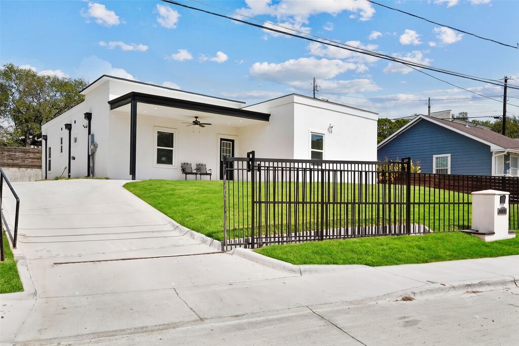 5405 N Arcadia Drive, Dallas, TX 75211 — photo 1