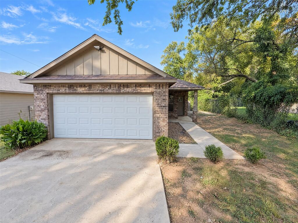 186 S Preston Street, Alvarado, TX 76009 — photo 1