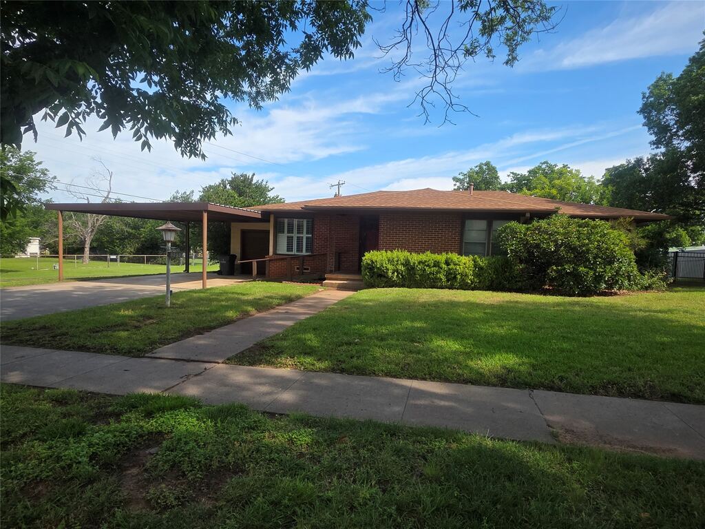 1213 Hillcrest Drive, Graham, TX 76450 — photo 1
