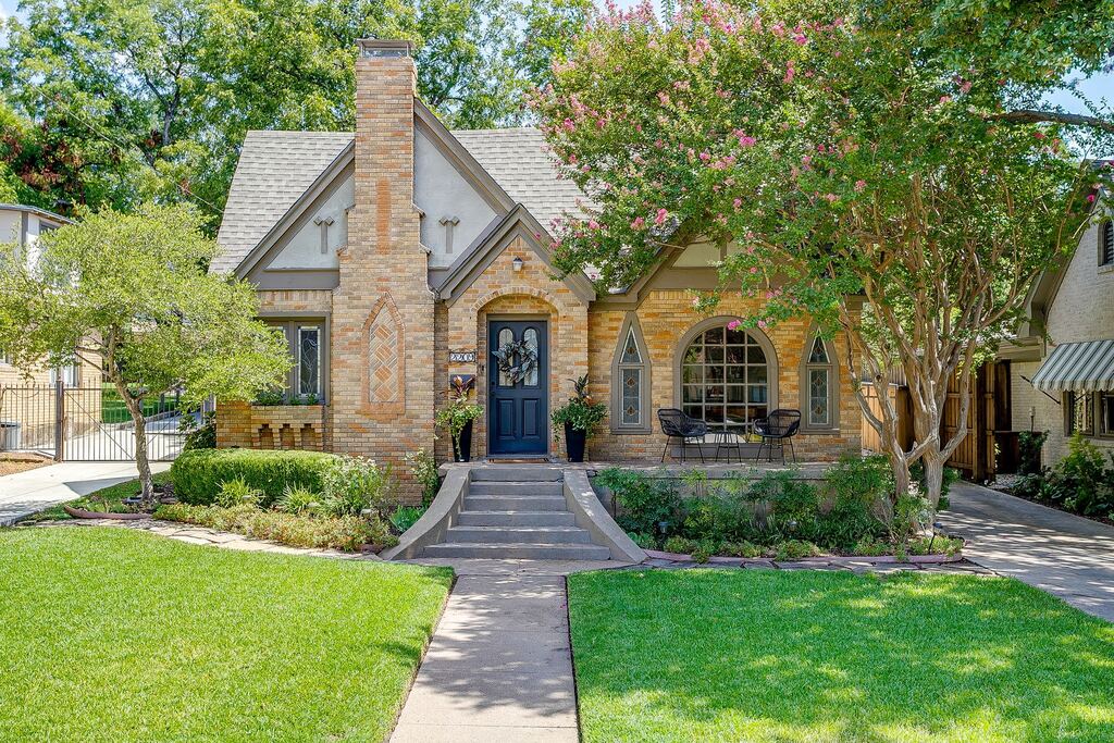 2209 Tremont Avenue, Fort Worth, TX 76107 — photo 1