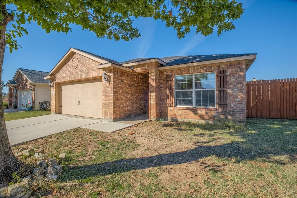 636 Noble Grove Lane, Fort Worth, TX 76140 — photo 1