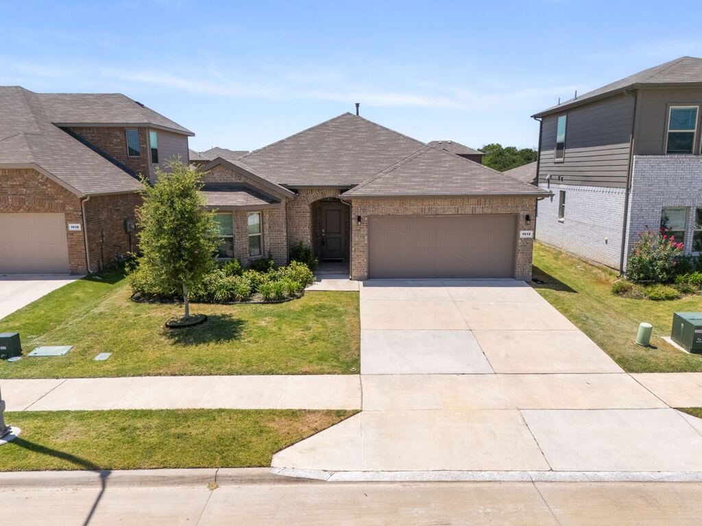 1012 Southwark Drive, Fort Worth, TX 76247 — photo 1