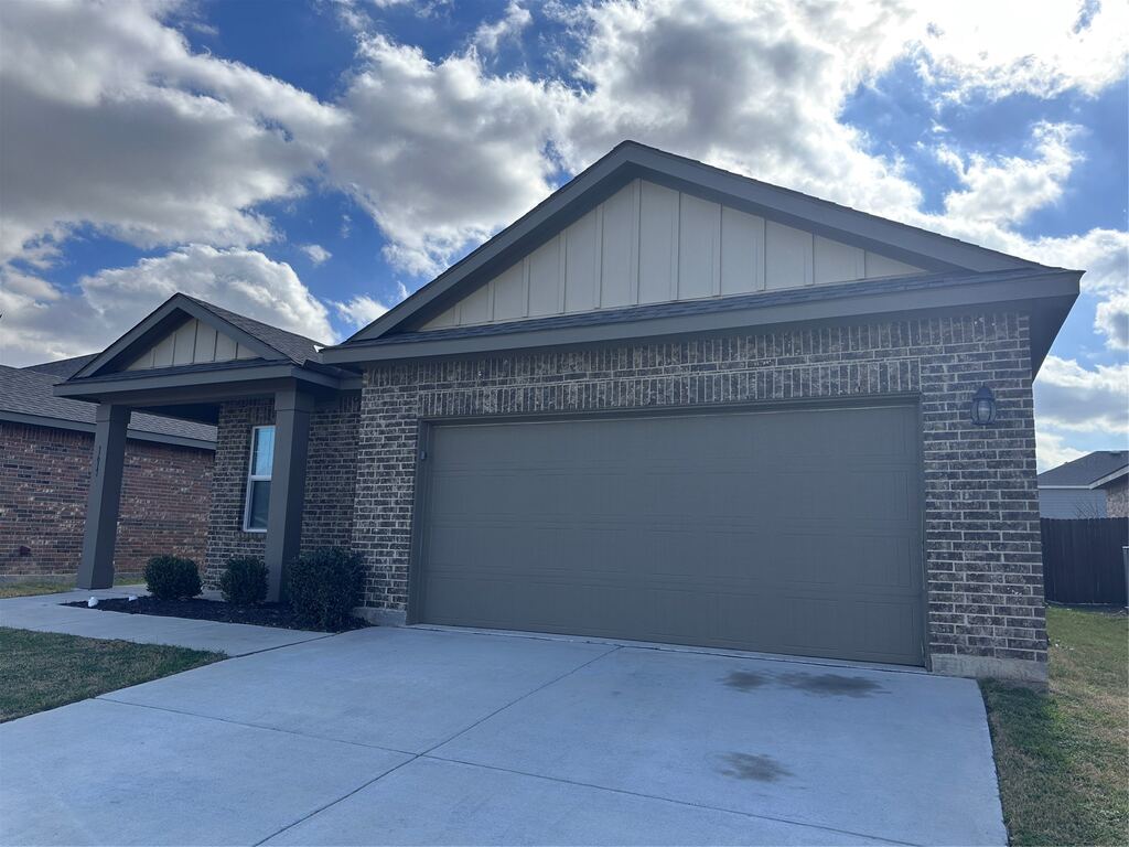 1617 Braeburn Lane, Fort Worth, TX 76052 — photo 1