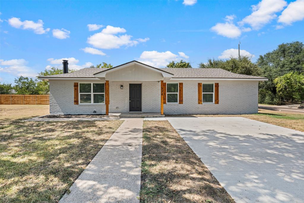 234 Ave E, Lacy Lakeview, TX 76705 — photo 1