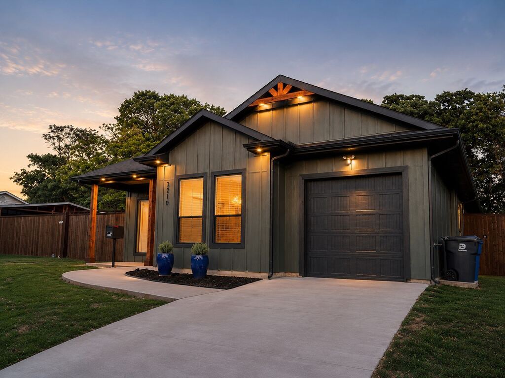 3210 Carpenter Avenue, Dallas, TX 75215 — photo 1