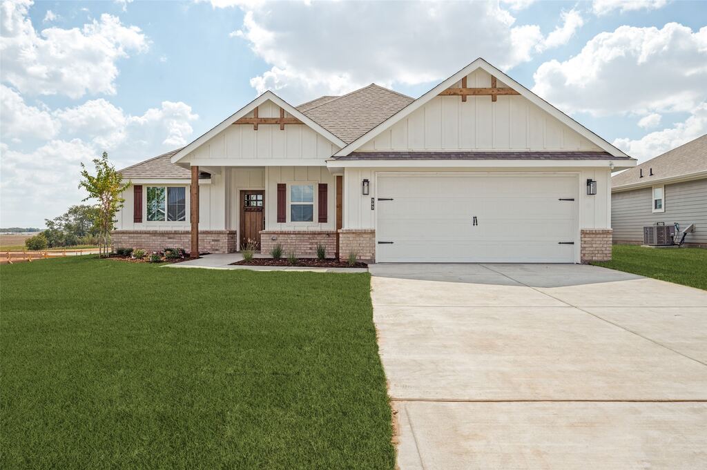 303 Sam Drive, Hillsboro, TX 76645 — photo 1