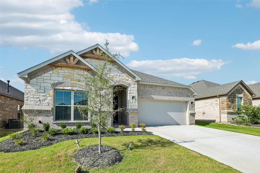 1045 Nighthawk Trail, Alvarado, TX 76009 — photo 1