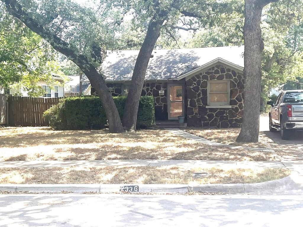 2336 Carnation Avenue, Fort Worth, TX 76111 — photo 1