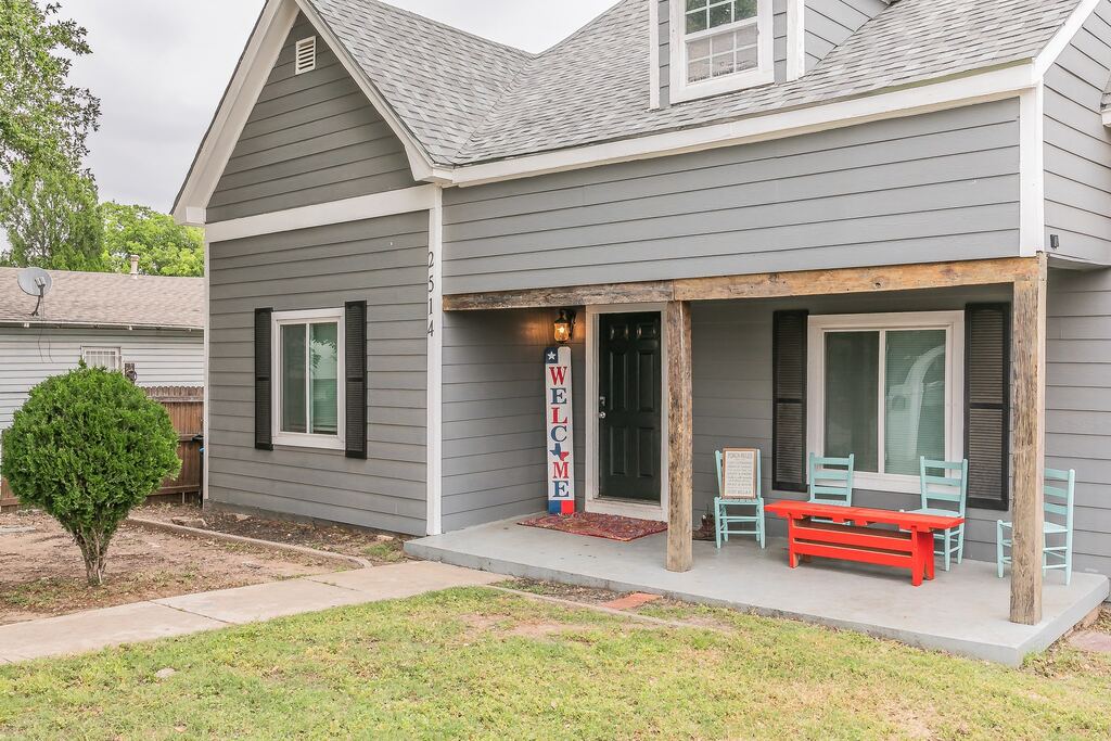 2514 Columbus Avenue, Fort Worth, TX 76164 — photo 1