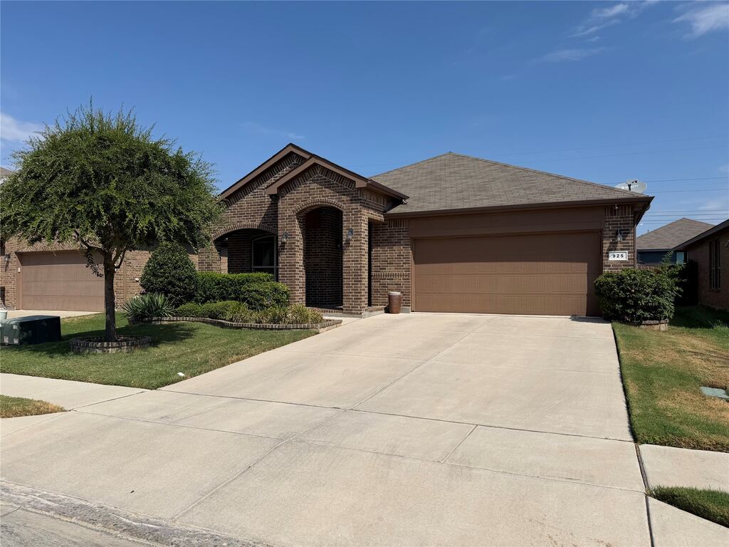 925 Meadow Scape Drive, Fort Worth, TX 76028 — photo 1