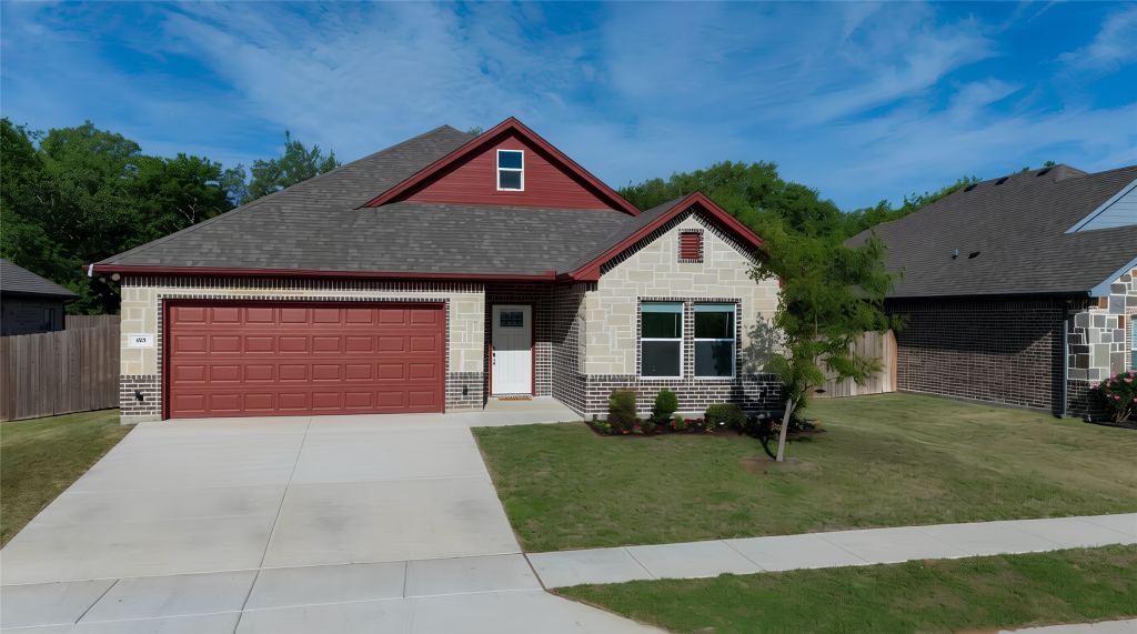 405 Titus Drive, Springtown, TX 76082 — photo 1